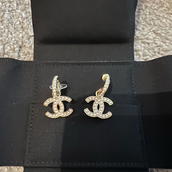 Authentic Chanel Golden Pearly White Earrings - Picture 3 of 4